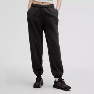 Lululemon Scuba Mid-Rise Oversized Jogger size small regular